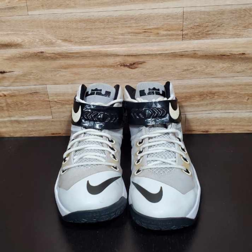 Nike LeBron Zoom Soldier 8 TB White Black Sneakers Men's Size 9 - Picture 9 of 12